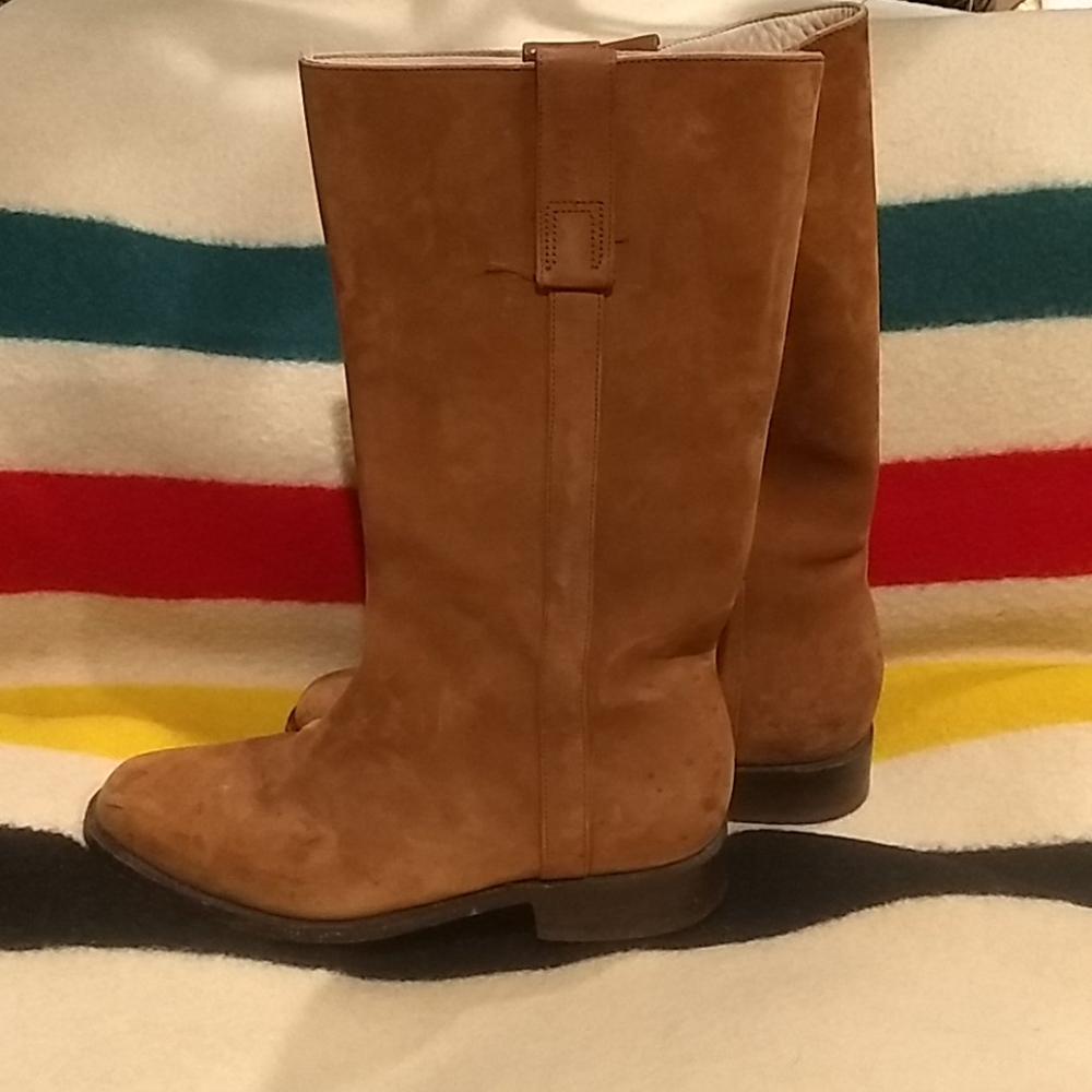 El Canelo tan suede boots